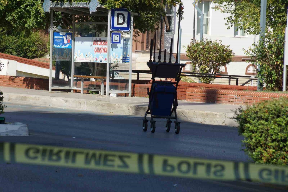 Aydın Adliyesi önündeki şüpheli paket fünyeyle patlatıldı, paket boş çıktı
