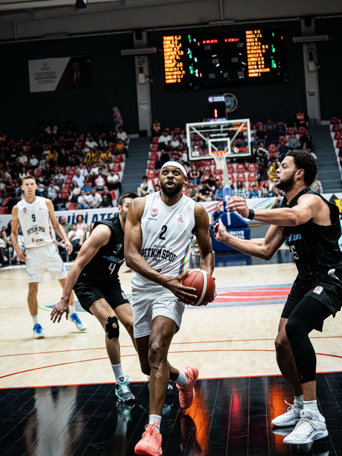 Basketbol Süper Ligi'nde Aliağa Petkimspor evinde Körfez Basket'e 90-91 yenildi