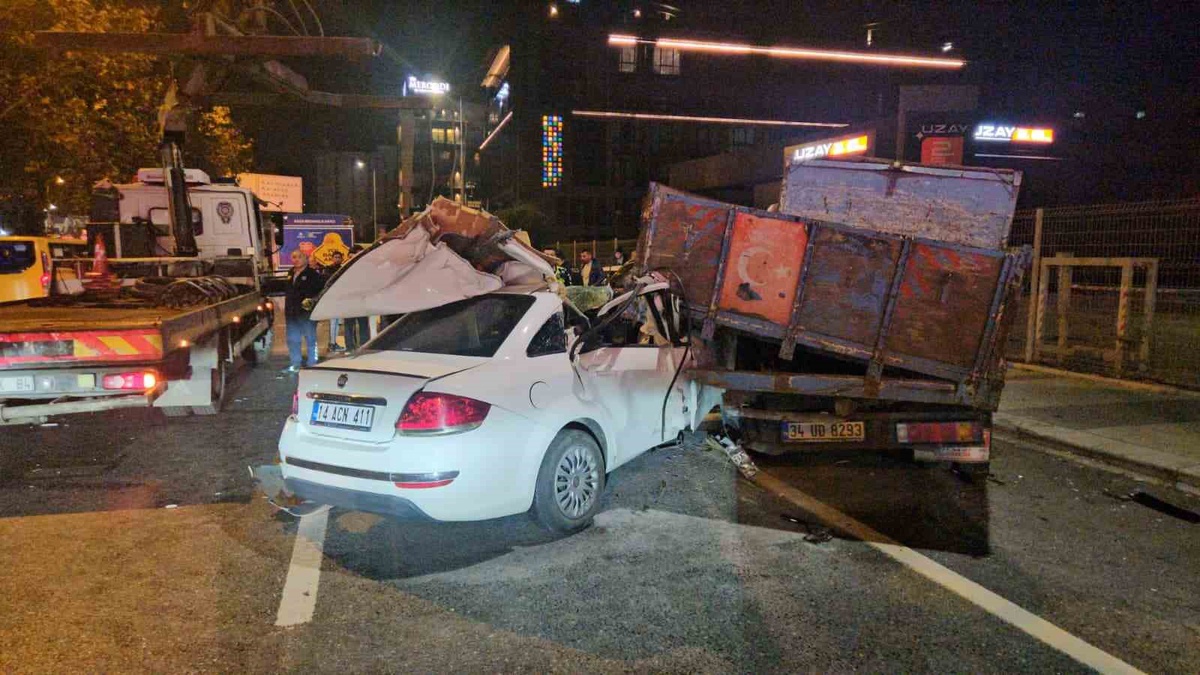 Beyoğlu'nda alkollü olduğu iddia edilen sürücü kazada 3 kişiyi yaraladı