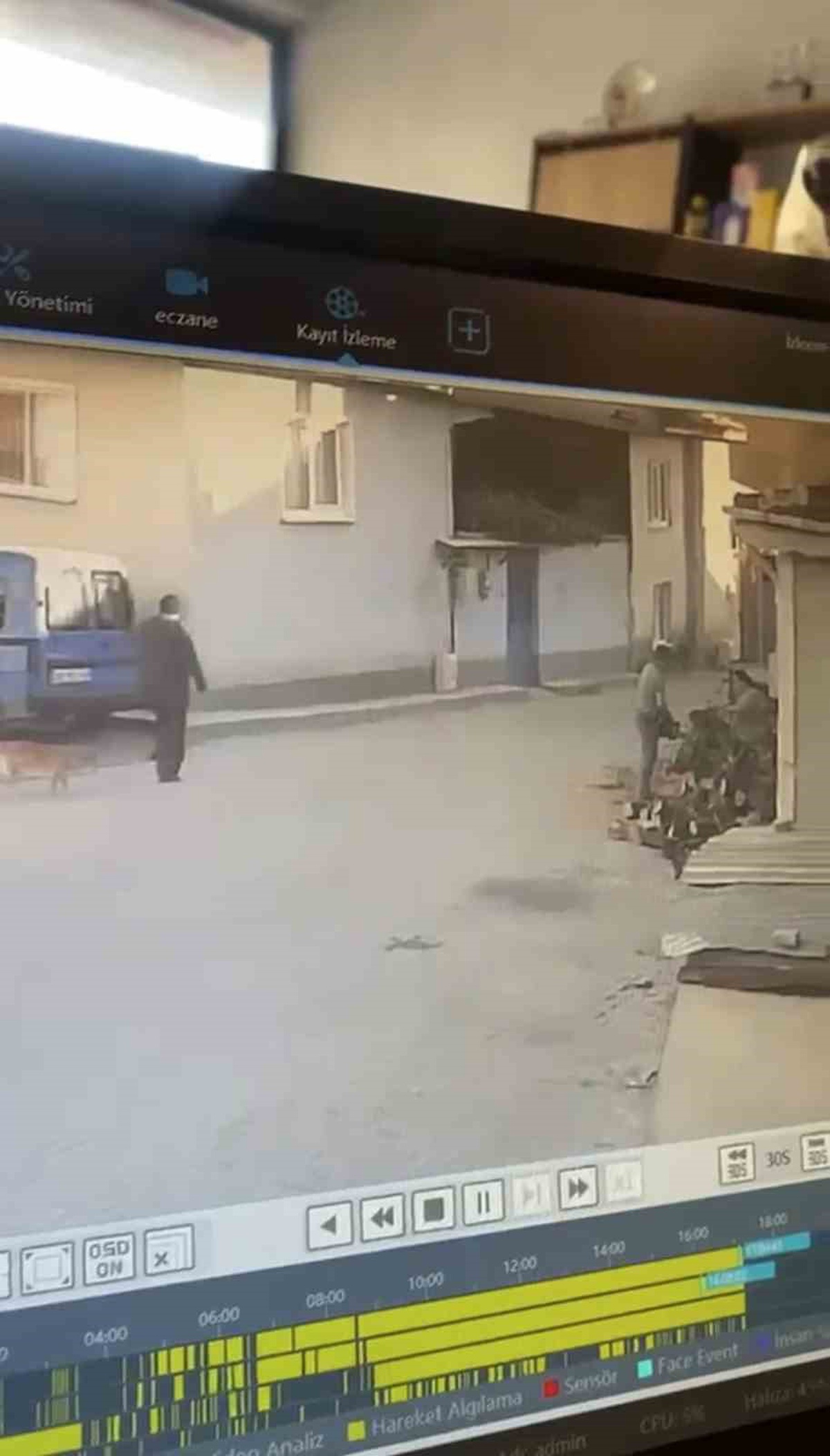 Bursa Orhangazi'de motorlu testereyle korkutulan 76 yaşındaki adam yere düştü