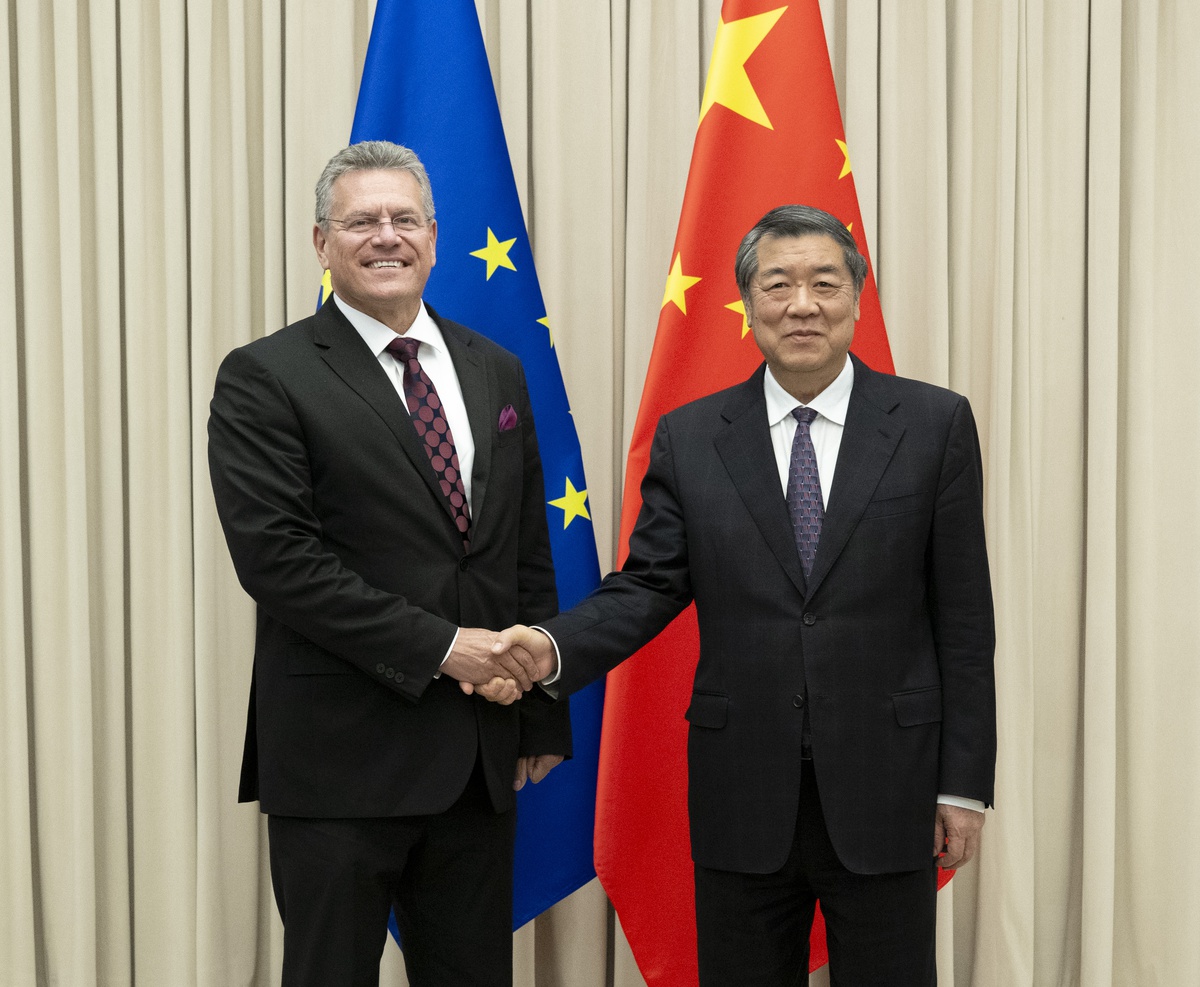 Çin Başbakan Yardımcısı He Lifeng, Beijing'de AB Komisyonu Üyesi Sefcovic ile görüştü