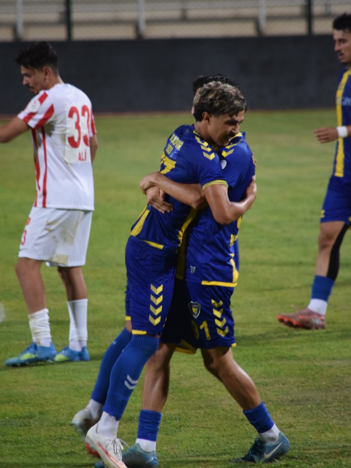 Düşme hattının üzerindeki Bucaspor 1928 evinde Gaziemir Spor'u konuk edecek.