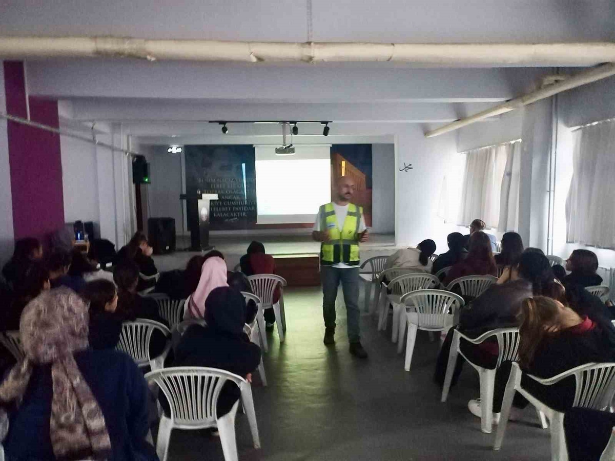 Düzce Akçakoca'da Nene Hatun MTAL öğrencilerine iş güvenliği eğitimi verildi