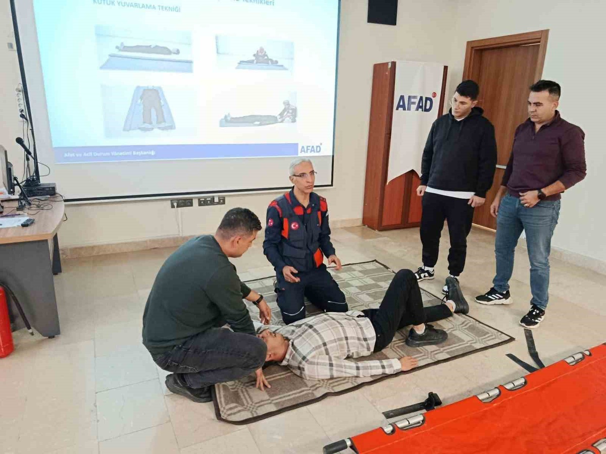 Elazığ'da jandarmaya enkazda arama kurtarma ve çadır kurulumu eğitimi verildi