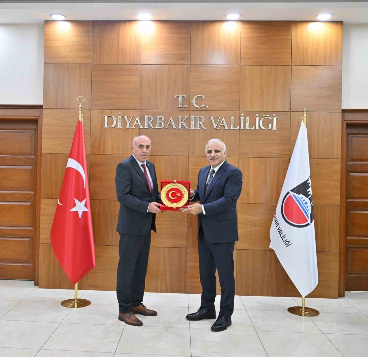 EMŞAV heyeti Vali Zorluoğlu ve Emniyet Müdürü Mutlu ile bir araya geldi