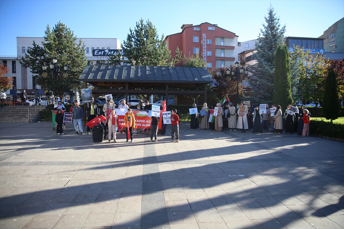 Erzurum'da sağlık çalışanları Gazze için sessiz yürüyüşünü 152. haftada sürdürdü