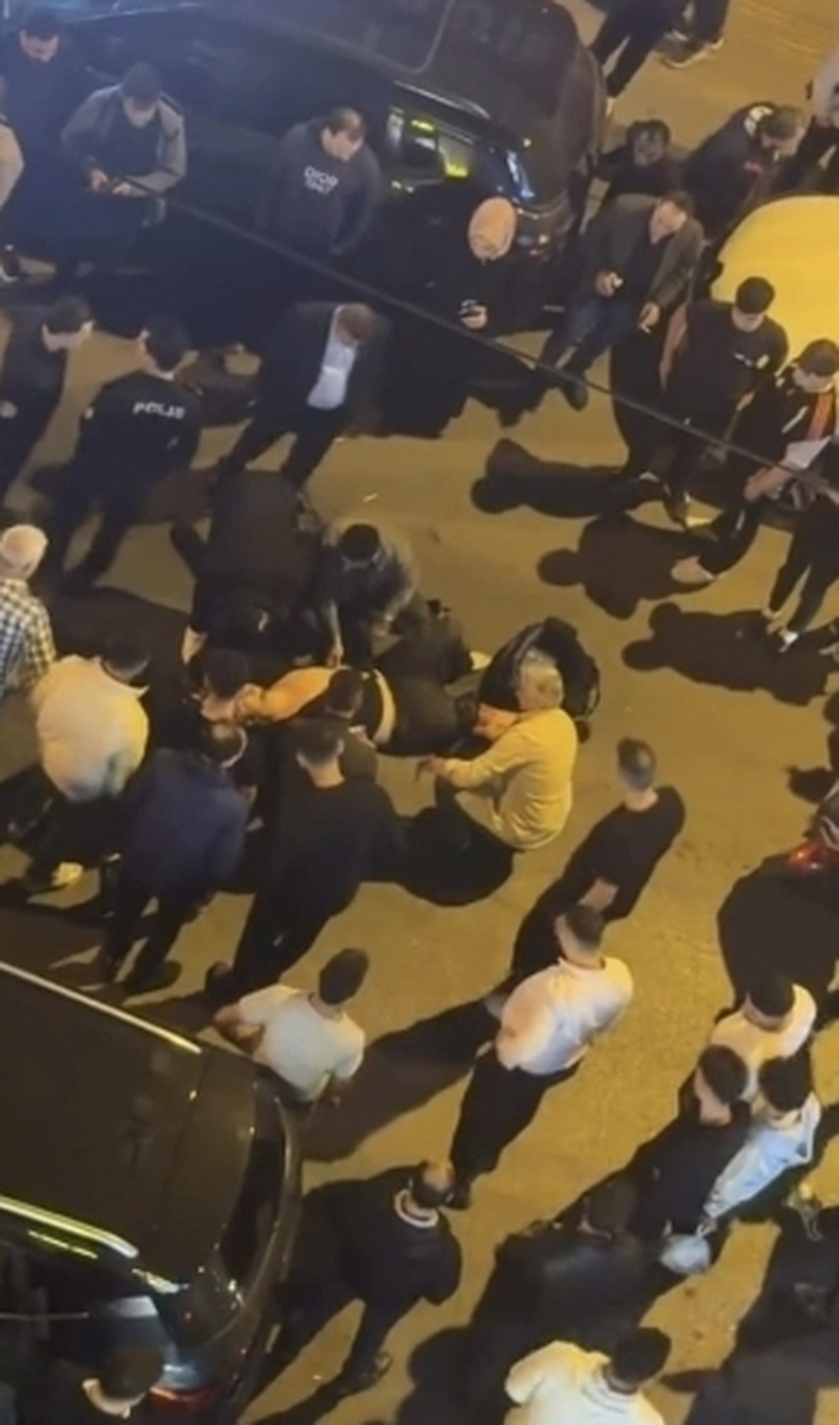 Esenler'de silahlı kavgada yaralanan 2 kişi hastaneye kaldırıldı, şüpheliler aranıyor