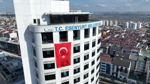 Bayraklı Belediyesi'ne Yönelik Rüşvet Operasyonunda 43 Şüpheli Adliyeye Sevk Edildi
