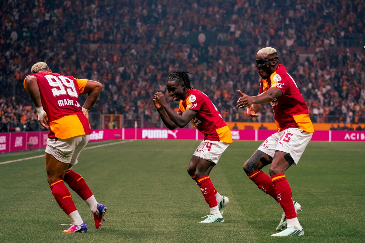 Galatasaray, 10 kişi kaldığı maçta Kasımpaşa'yı 3-1 mağlup etti