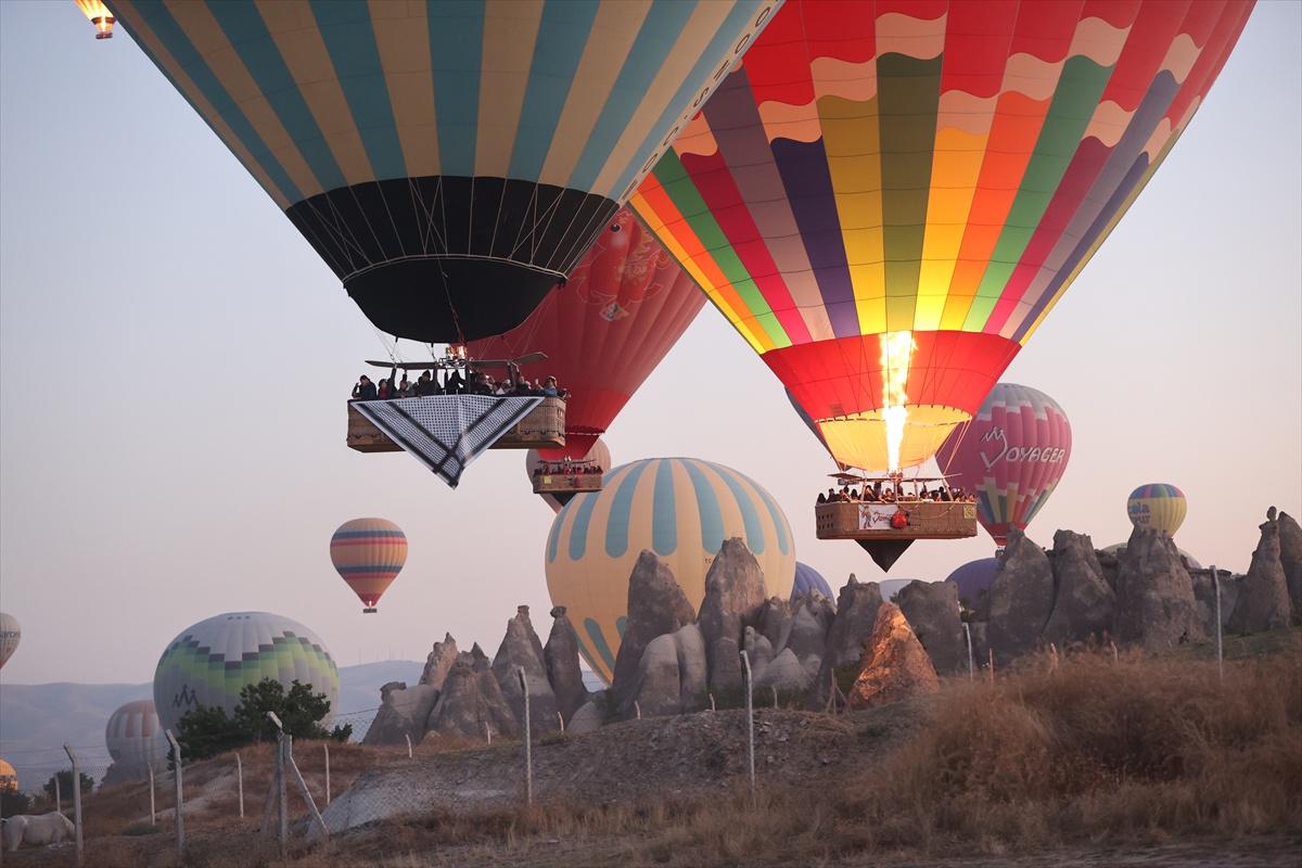 Göreme'de İHH etkinliğinde kefiyeli sıcak hava balonları Gazze için 45 dakika uçtu