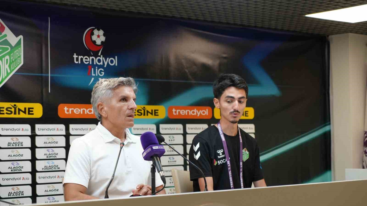 Iğdır FK, sahasında Batman Petrolspor'u 2-1 yendi; Kenan Koçak rakibini övdü