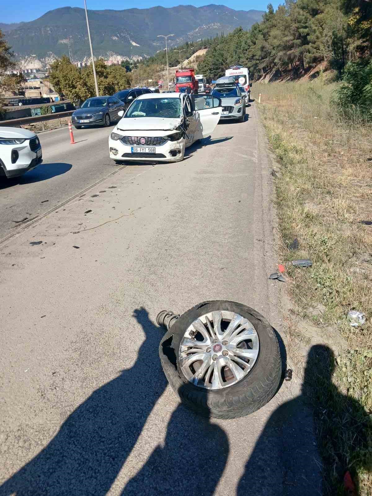Karabük'te karşı şeride geçen otomobil tıra çarptı, 1 kişi yaralandı