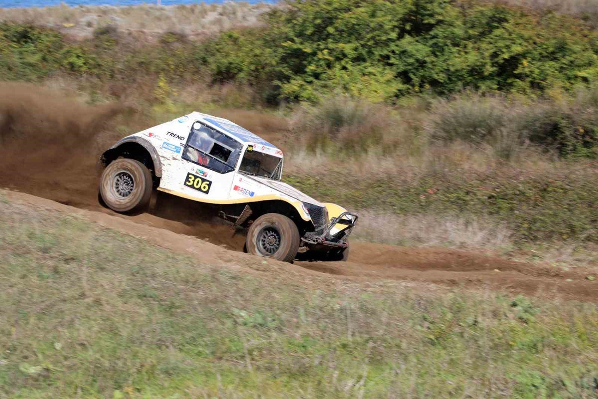 Karasu'da off-road finalinde 50 sporcu 47 kilometrelik parkurda mücadele etti