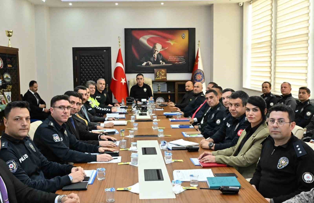 Kars İl Emniyet Müdürü Tombul, 2026-2027 okul güvenliği tedbirlerini görüştü