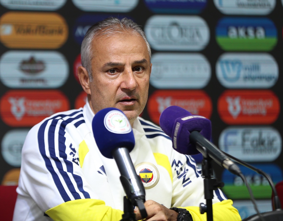 Kartal, Fenerbahçe'nin Çaykur Rizespor'u 3-0 yendiği maçta oyuncularını tebrik etti