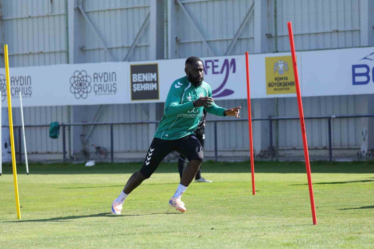 Konyaspor, Başakşehir maçı öncesi son antrenmanı İlhan Palut yönetiminde yaptı