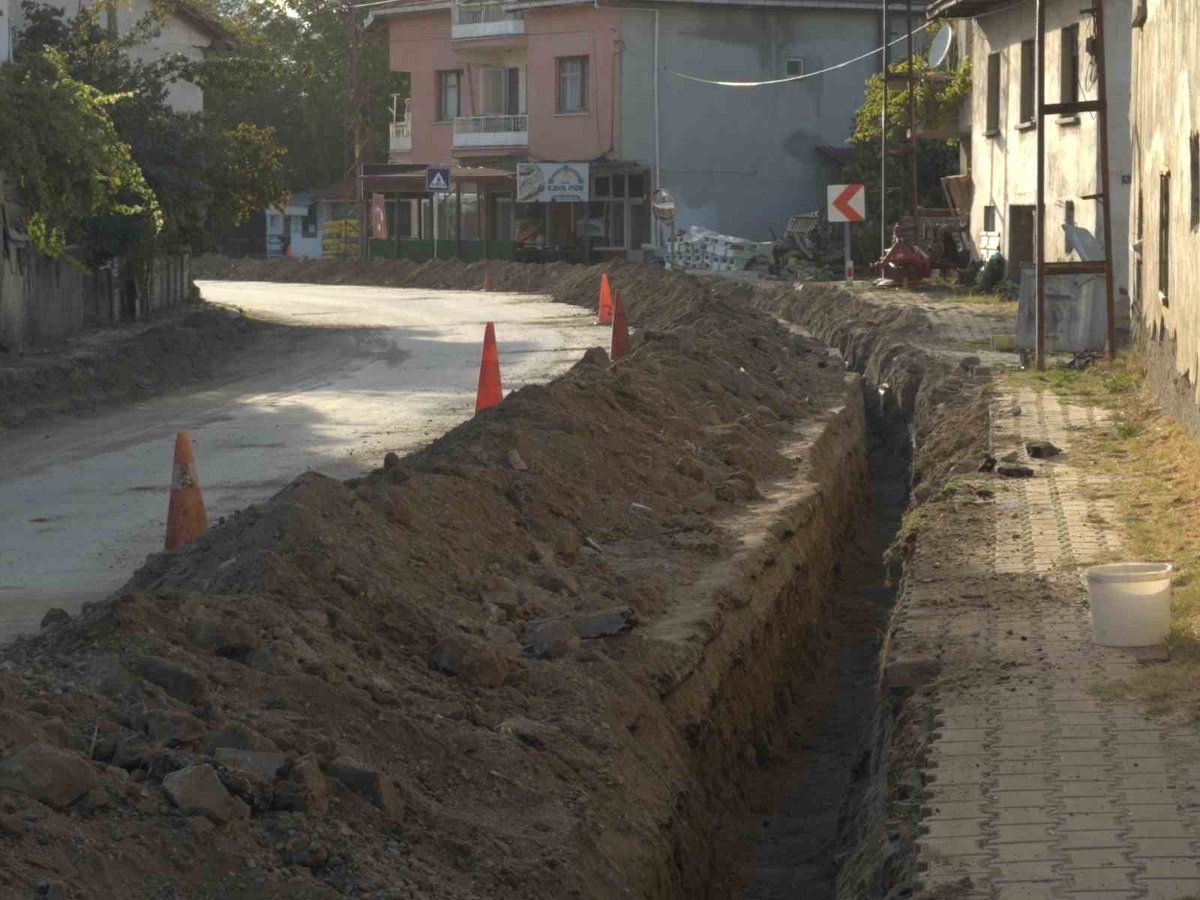 Kütahya Simav'da Yeşilova Mahallesi'nde doğalgaz altyapı çalışmaları başladı