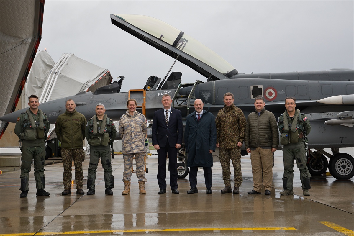 Letonya Savunma Bakanı Melnis, hava sahası güvenliği için Türkiye'ye teşekkür etti