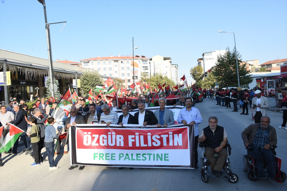 Malatya'da Gazze'deki soykırımının 3. yılı yürüyüşle protesto edildi