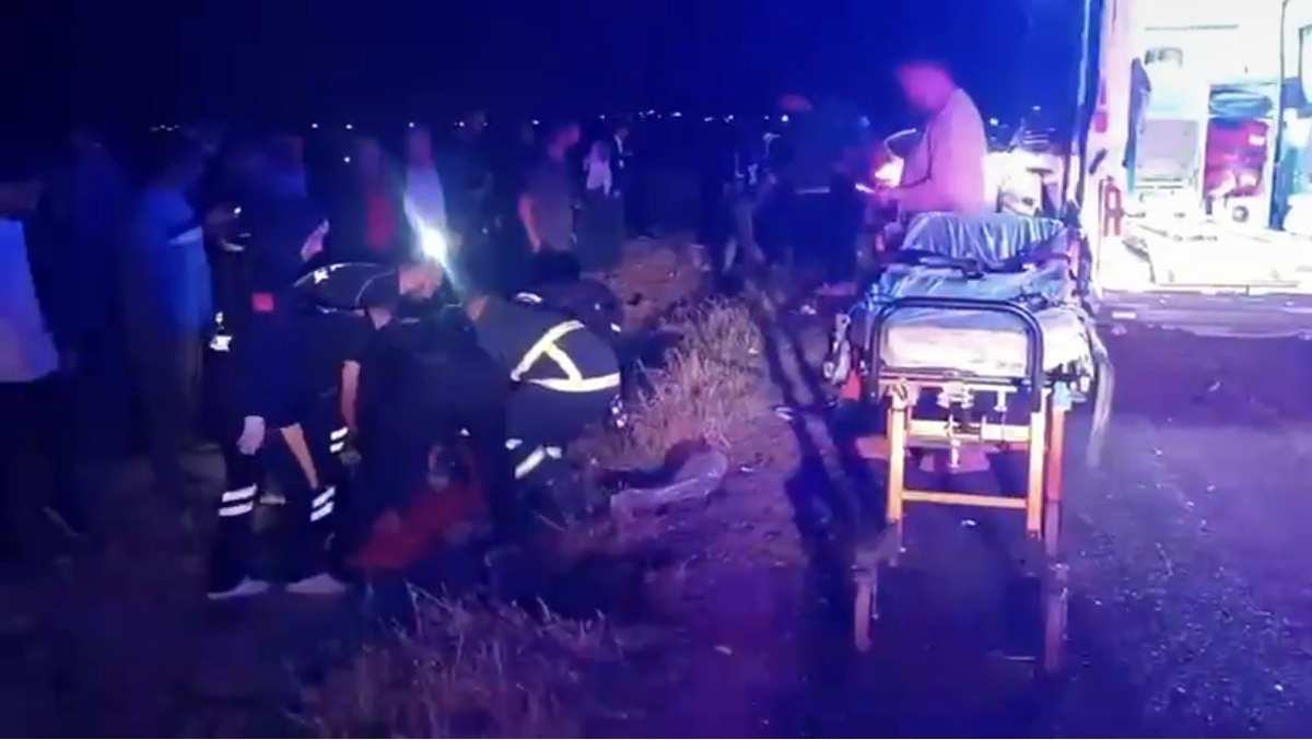Mardin Kızıltepe'de otomobil ile motosiklet çarpıştı, 1'i ağır 2 kişi yaralandı