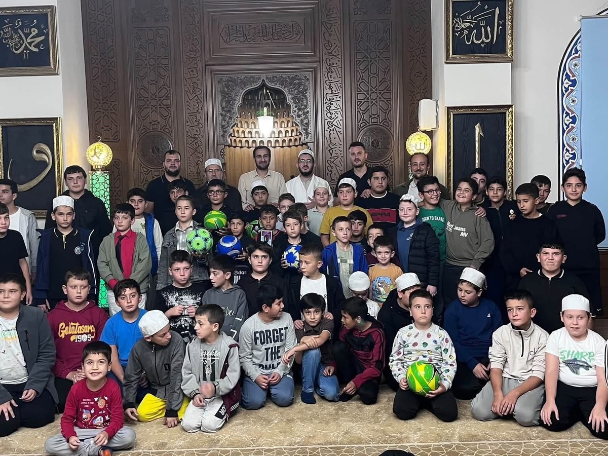 Müftülük projesiyle 70 çocuk Burhaniye'deki Mehmet Kocaatlı Camii'nde buluştu