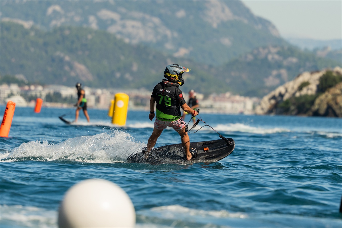 Muğla Marmaris'te MotoSurf ve Su Jeti Şampiyonası ikinci gün yarışlarıyla sürüyor