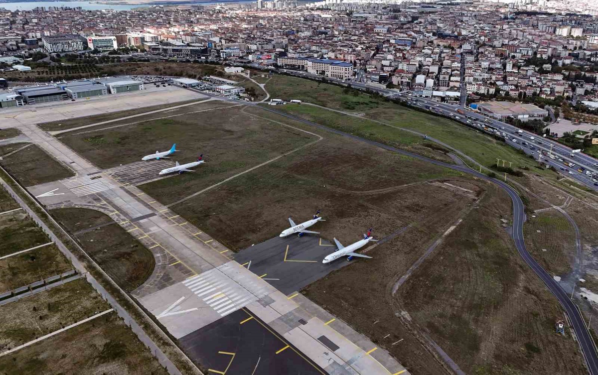 Onur Air'in uçakları Atatürk Havalimanı'nda motorsuz ve bakımsız bekliyor