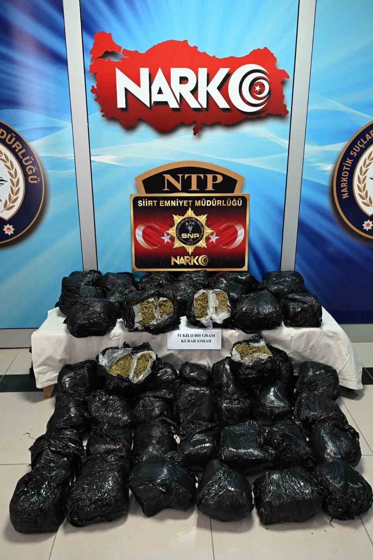 Siirt Baykan'da polisten kaçan araçta 51 kilo 800 gram esrar bulundu