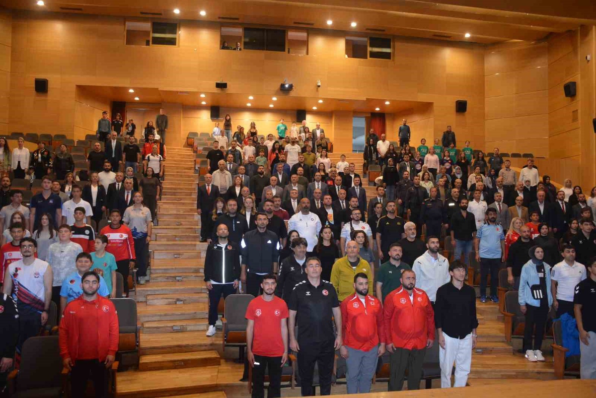 Sinop'ta Amatör Spor Haftası'nda 113 sporcu ve 18 antrenör ödüllendirildi