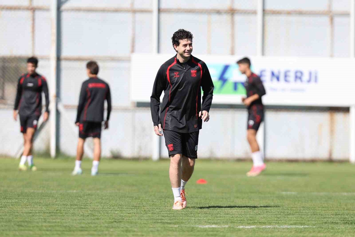 Sivasspor, Bandırmaspor maçı hazırlığında taktik ağırlıklı antrenman yaptı