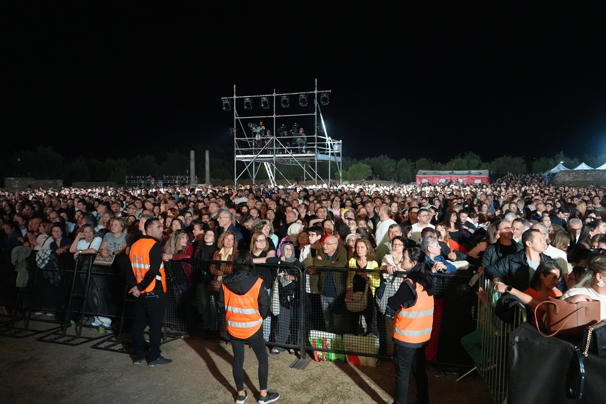 Soma'daki maden göçüğü nedeniyle ertelenen Bregovic'in konseri Sardes'te yapıldı