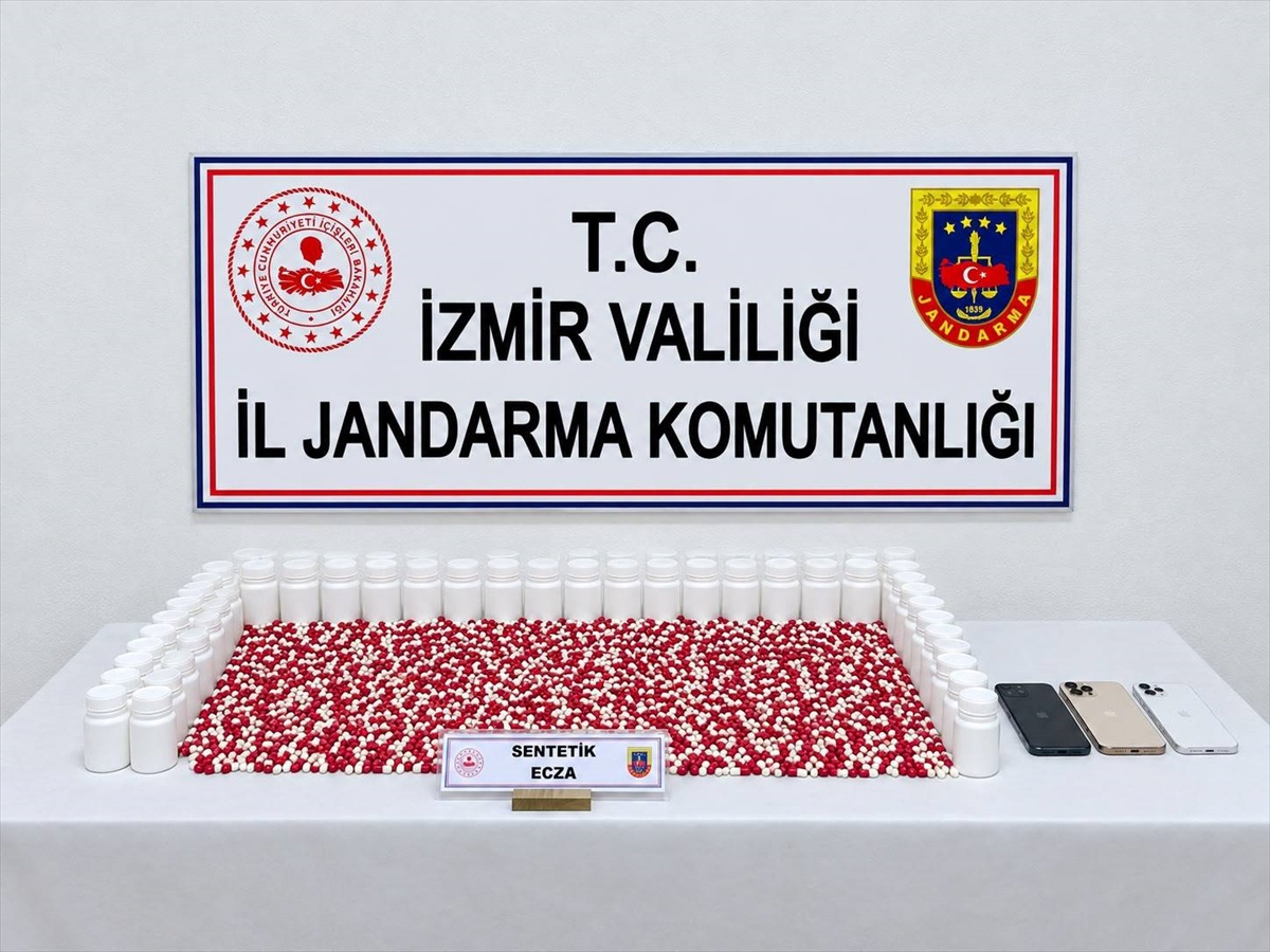 Torbalı'da jandarma operasyonunda 2 bin 158 uyuşturucu hap ele geçirildi