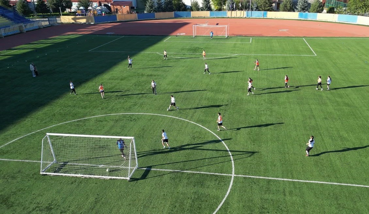 Ağrı Kadın Futbol Takımı Vali desteğiyle 1. Lig'e hazırlanıyor