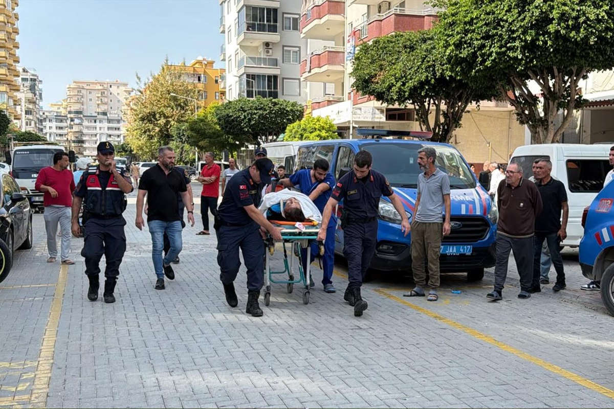 Alanya'da dehşet: Kız kardeşini balkondan attı, ardından kendini vurdu