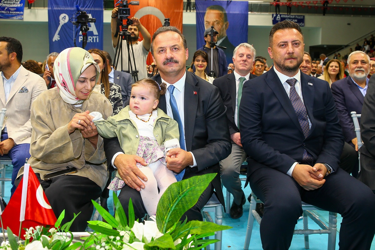 Anahtar Parti Genel Başkanı Ağıralioğlu Uşak'ta seçim mesajı verdi