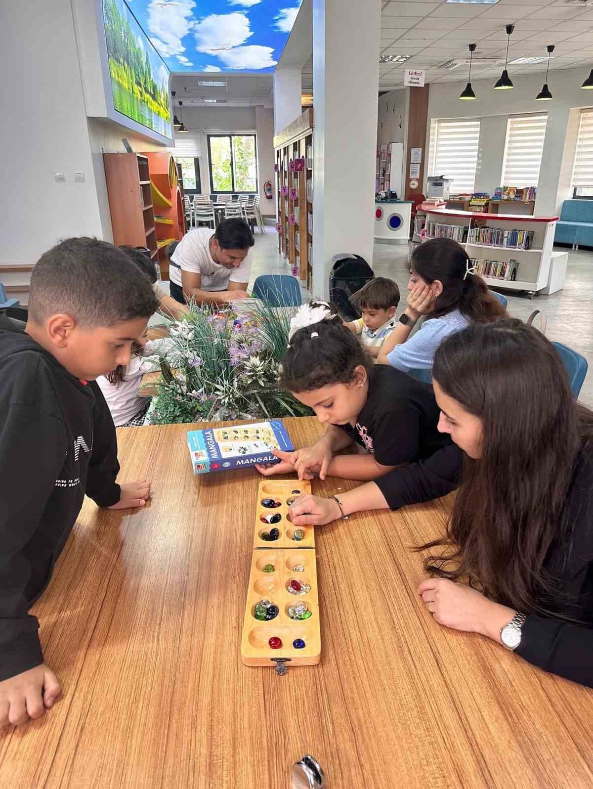 Aydın Çocuk ve Gençlik Kütüphanesi'nde çocuklar zeka oyunlarıyla beceri geliştirdi