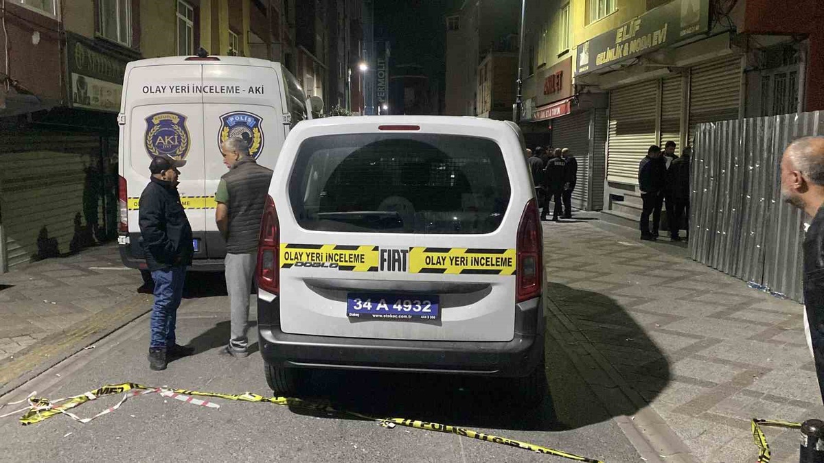 Bağcılar'da sokakta yürüyen kişi silahlı saldırıda hayatını kaybetti