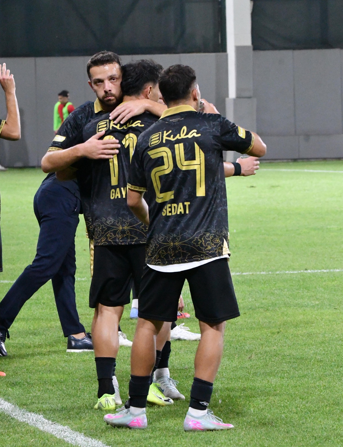 Balıkesirspor evinde 1922 Akşehirspor'u 3-1 yenerek yenilgi serisini bitirdi