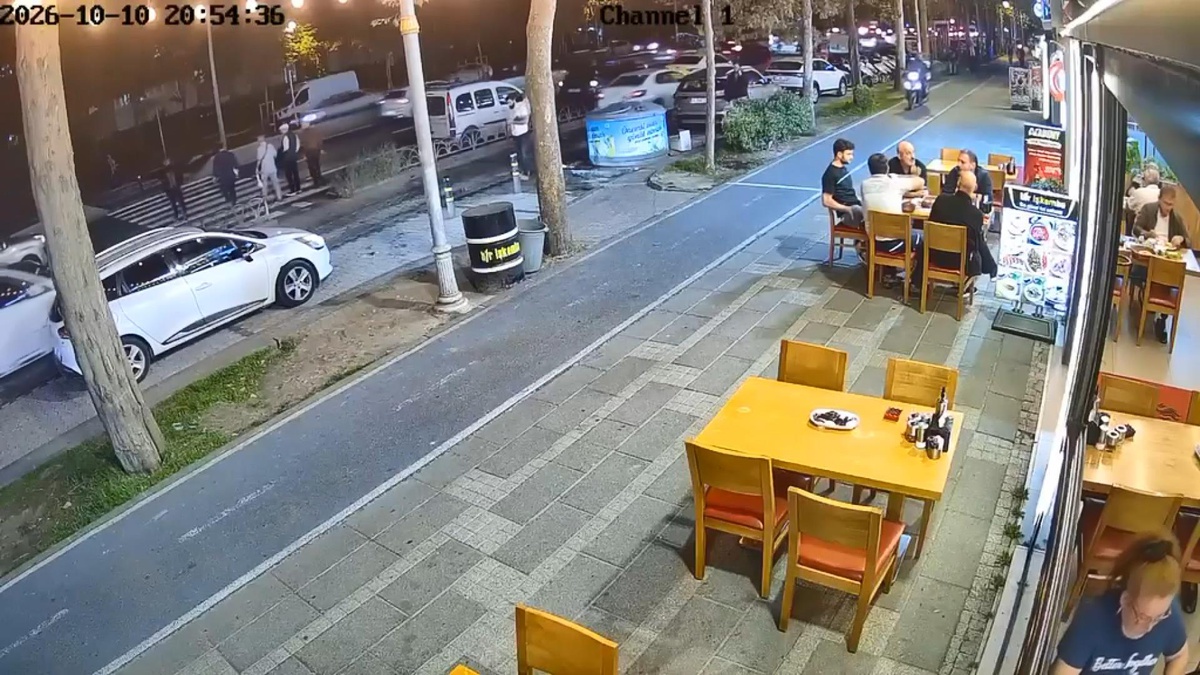 Beylikdüzü'nde düşen Hakan Ercan'a motosiklet çarptı; kazada 1 ölü, 1 yaralı oldu