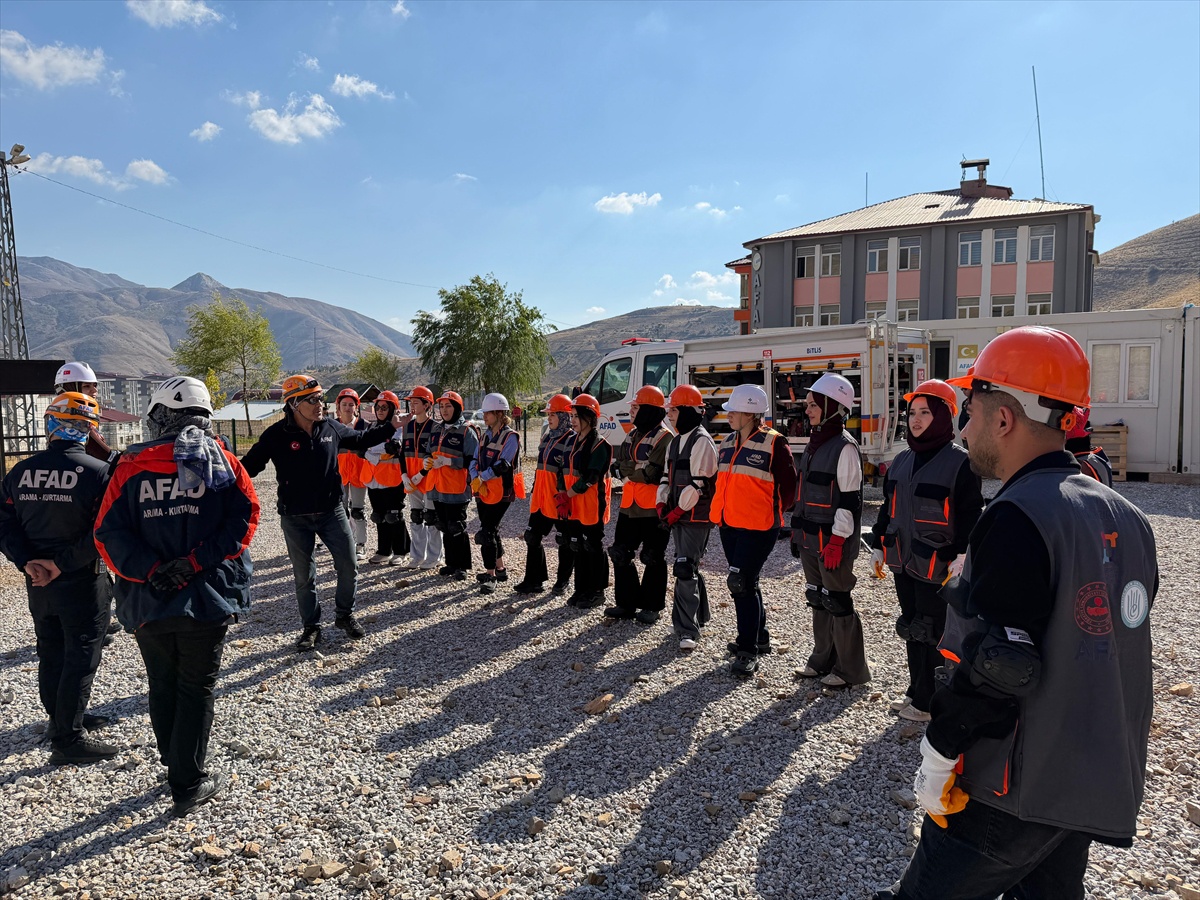 Bitlis'te AFAD gönüllülerine hafif arama kurtarma ve ilk yardım eğitimi verildi