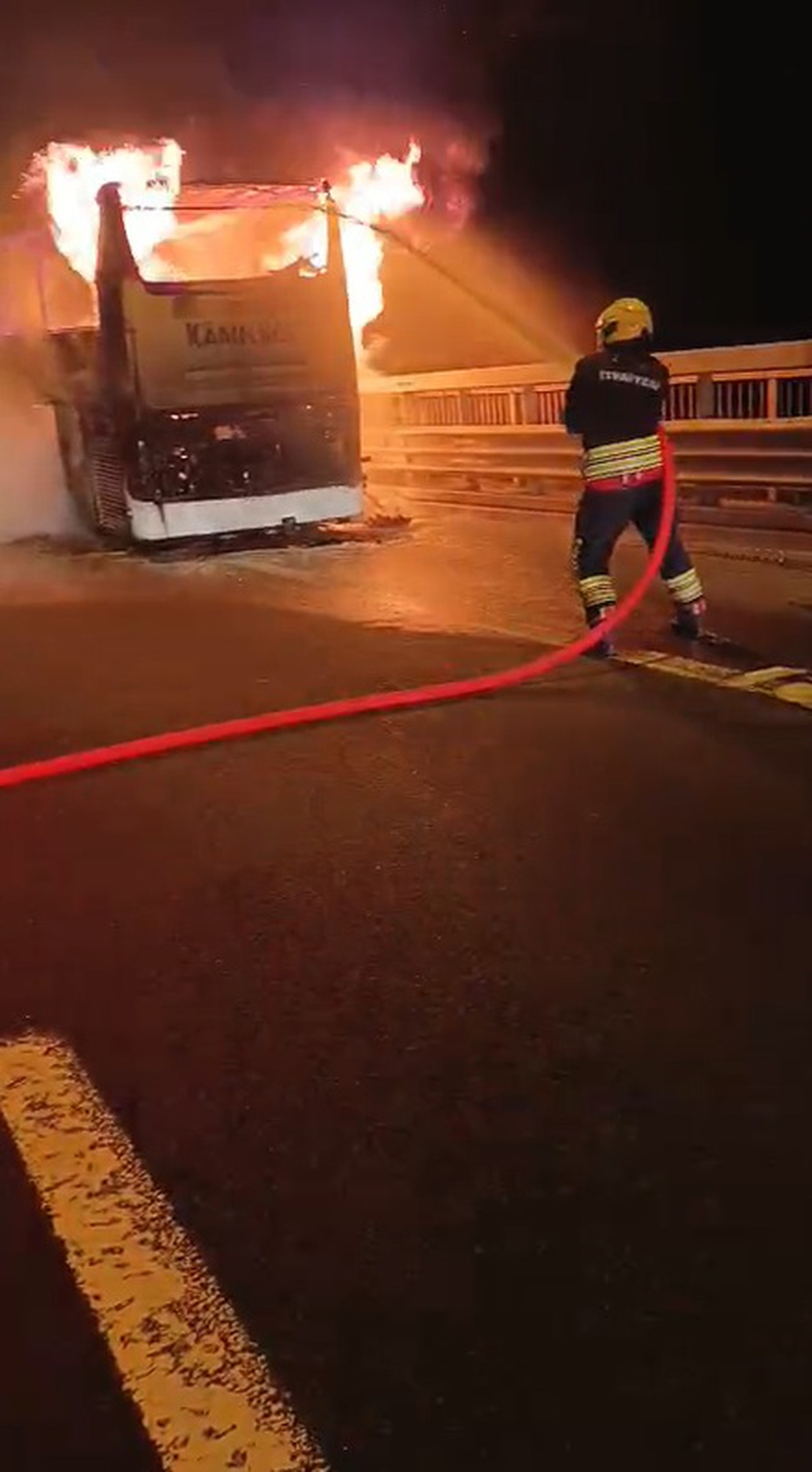 Bolu Dağı'nda motoru alev alan yolcu otobüsü yandı, yolcular tahliye edildi