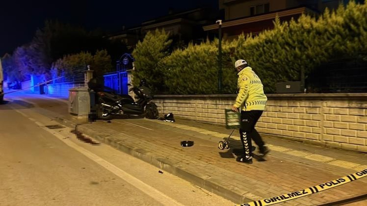 Bursa'da 20 metre kontrolünü toparlayamayan motosikletli trafoya çarparak öldü