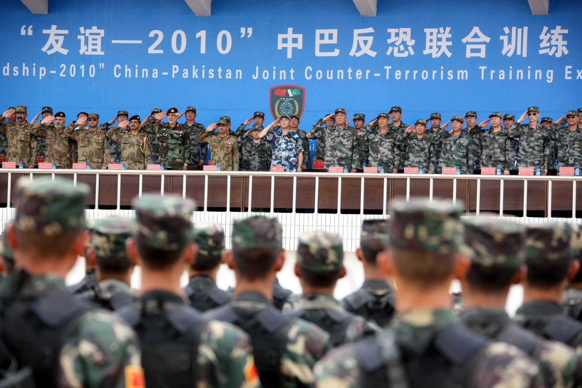 Çin ve Pakistan orduları ilk ortak eğitim tatbikatını Ekim'de Korla'da yapacak