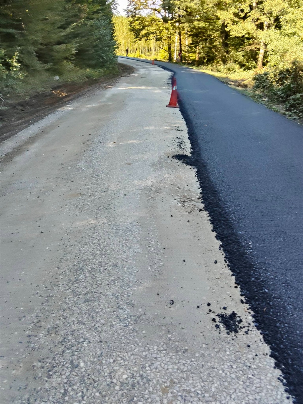 Demirköy'de Yeşilce-Hamdibey yolu için sıcak asfalt çalışması başlatıldı