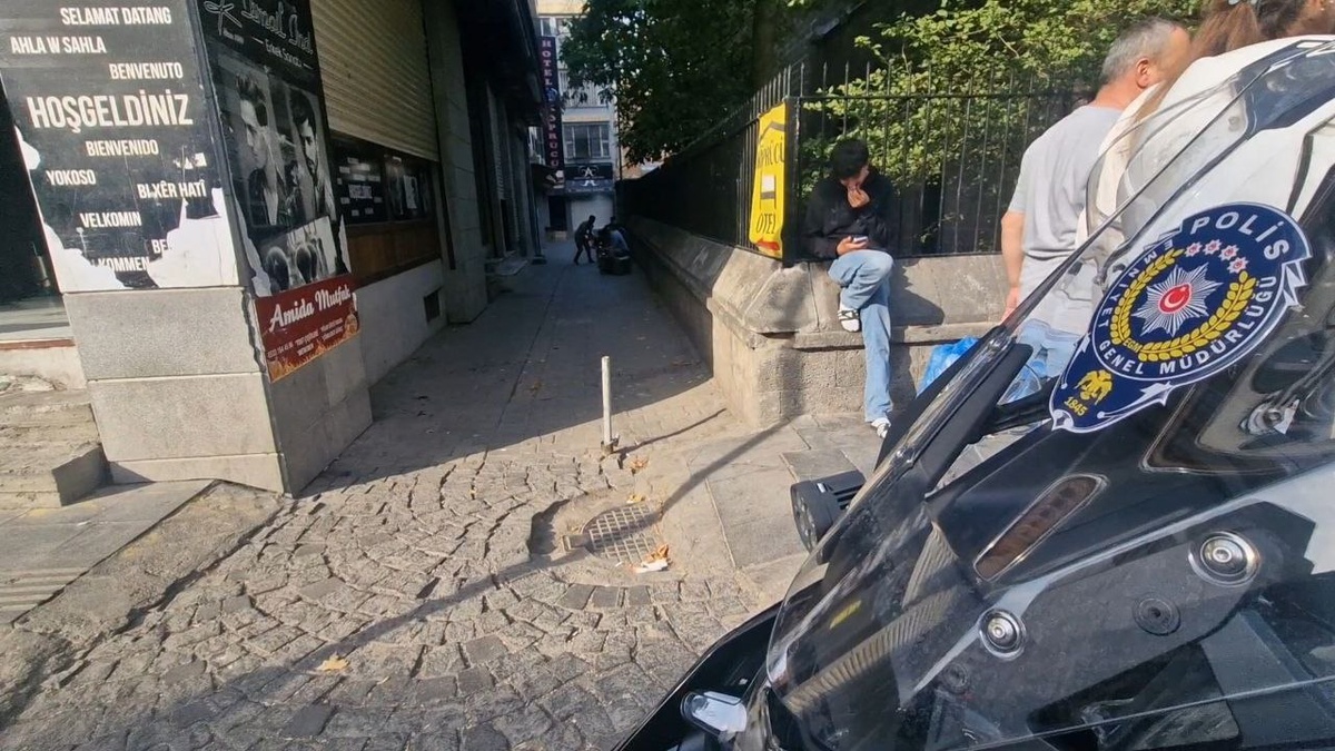 Diyarbakır Sur'da silahlı saldırıda 2 kişi yaralandı, şüpheli gözaltına alındı.