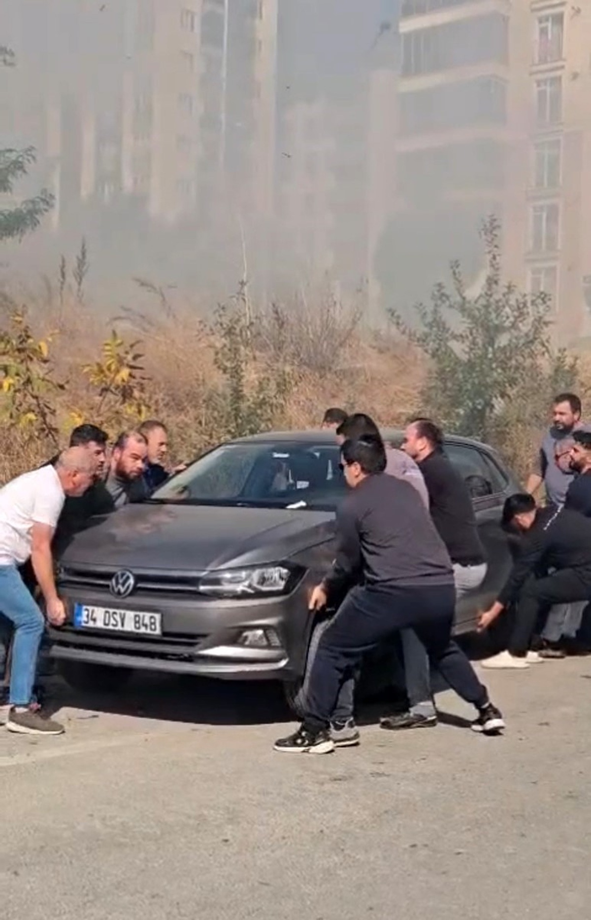 Edirne Şükrüpaşa'da otluk yangın mahalleli ve itfaiyenin müdahalesiyle söndürüldü