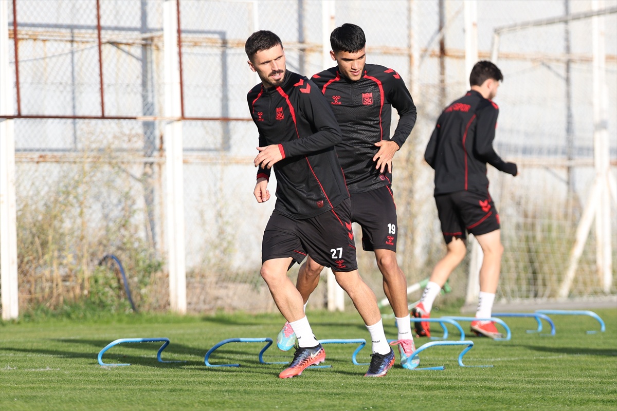Ekenler Beton Sivasspor, Bandırmaspor deplasmanına pas ve taktikle hazırlandı