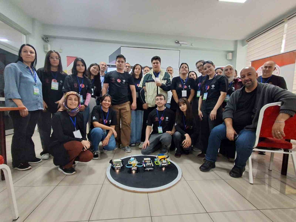 Eskişehir'de 16 özel eğitim öğretmen adayı STEAM temelli programı tamamladı