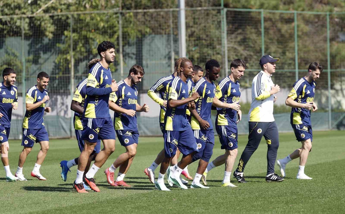 Fenerbahçe, Aston Villa ile 14 Ekim'deki Şampiyonlar Ligi maçına hazırlanıyor