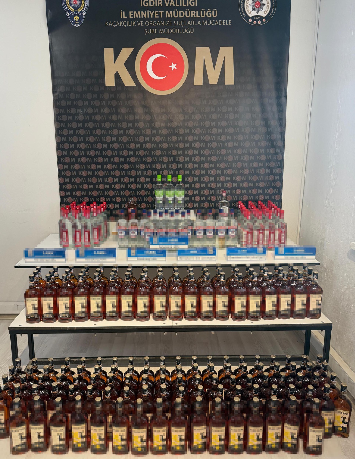 Iğdır'da 216 şişe kaçak içki, 70 paket sigara ele geçirildi, 1 şüpheli gözaltına alındı